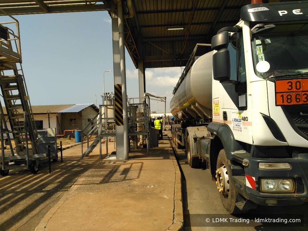 Road distribution (tanker trucks)